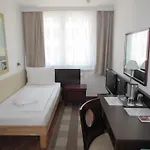 Hotel Attaché